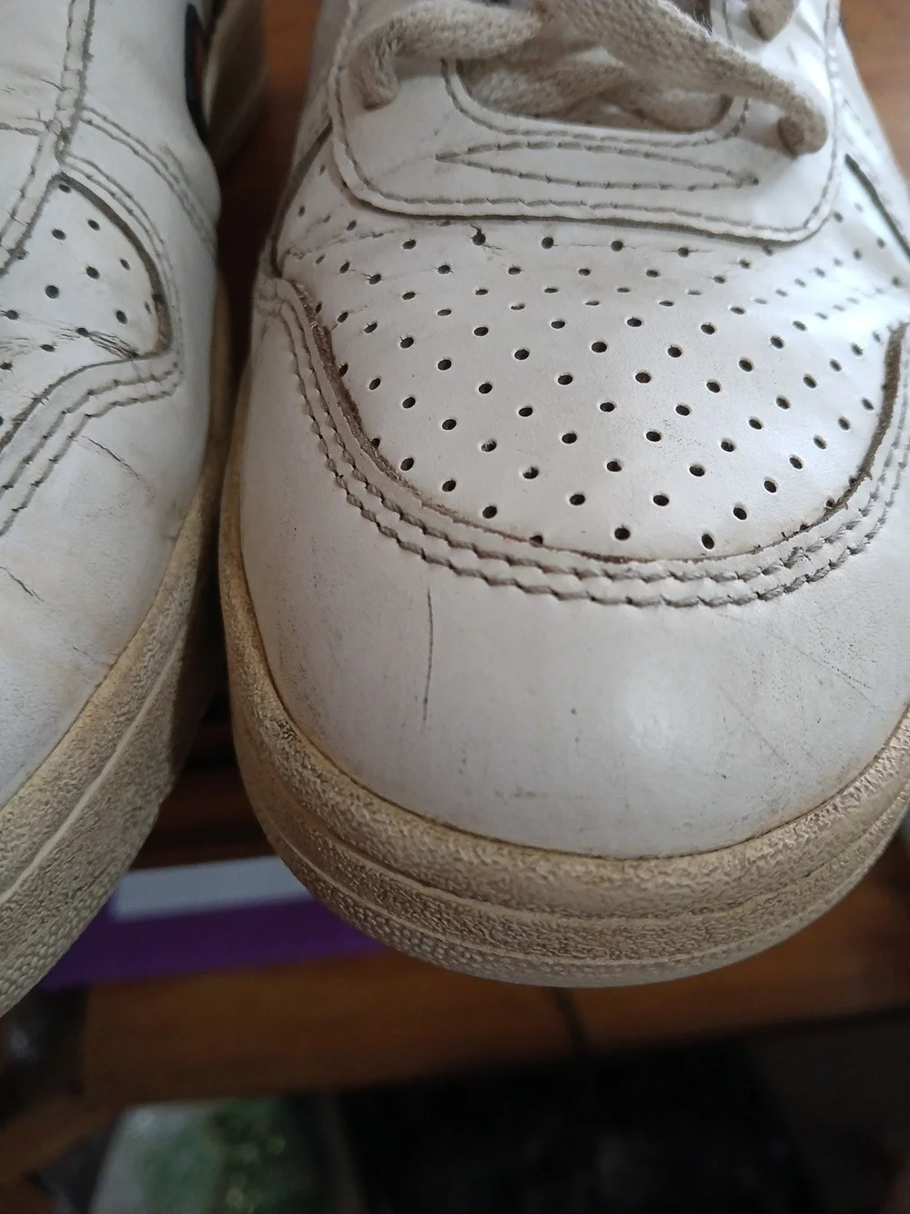 Veja V-10 Women’s Size 8 White Black Leather Lace Up Low Casual Sneakers Shoes